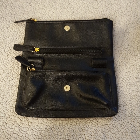 ***SOLD*** Kenneth Cole Reaction clutch - Picture 2 of 4